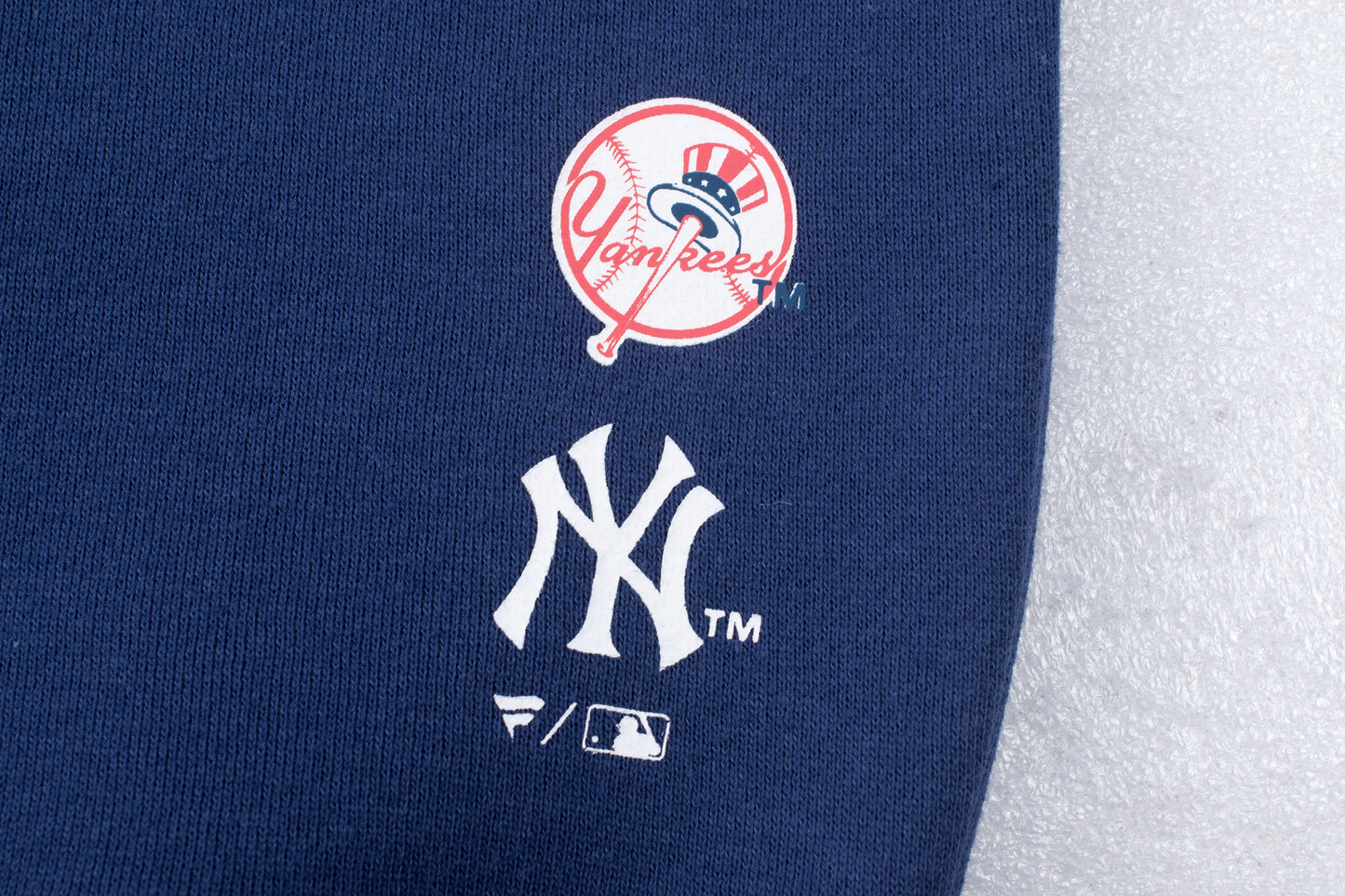 Poleron Crew MLB Yankees Front Wordmark Print Loose Fit Azul