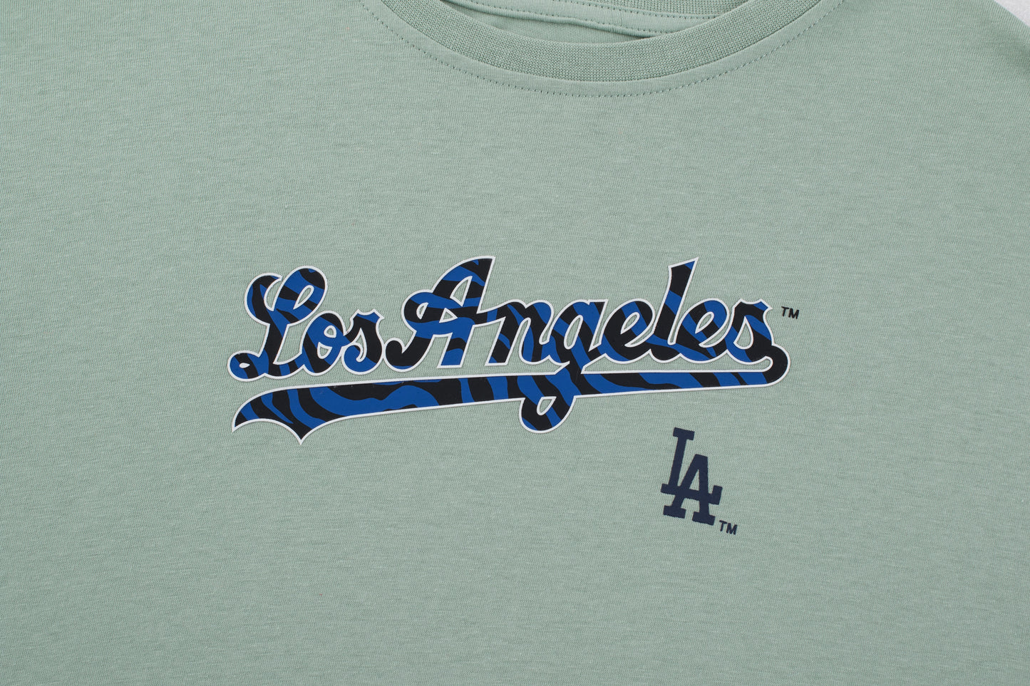 Polera Mc MLB Dodgers Front Animal Print Loose Fit Verde