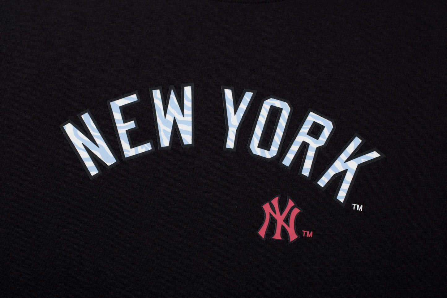 Polera Mc MLB Yankees Front Animal Print Loose Fit Negro