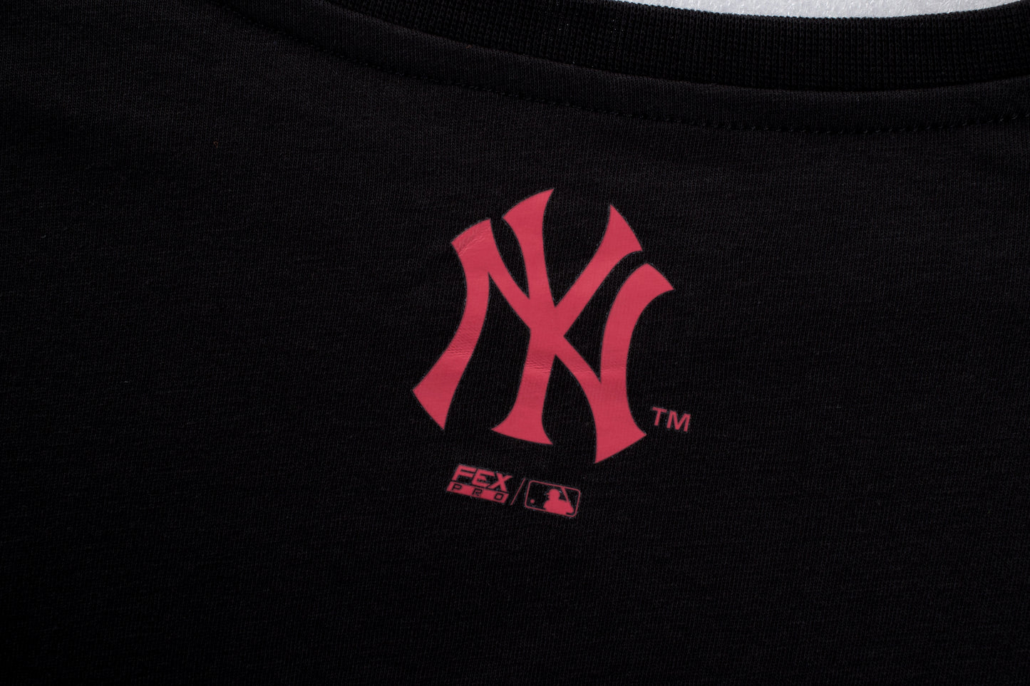 Polera Mc MLB Yankees Front Animal Print Loose Fit Negro