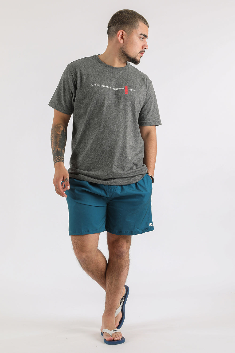 Polera Mc Básica Narrative Gris Gangster