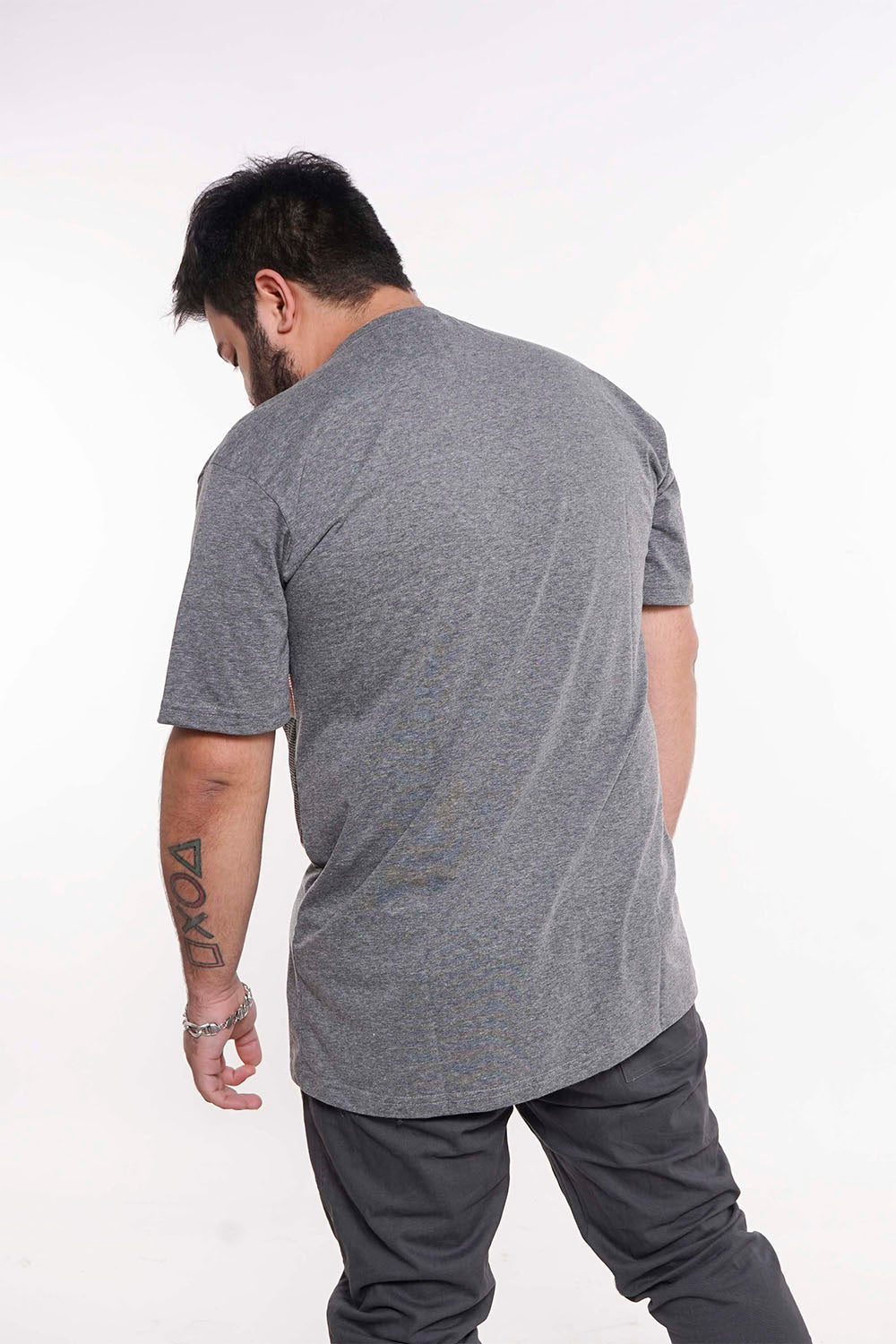 Plus Polera Mc Básica Intrigue Gris Gangster